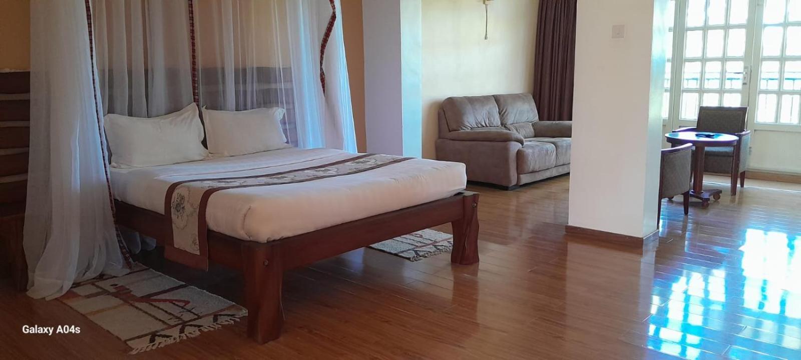 Esikar Gardens Hotel Narok Екстер'єр фото