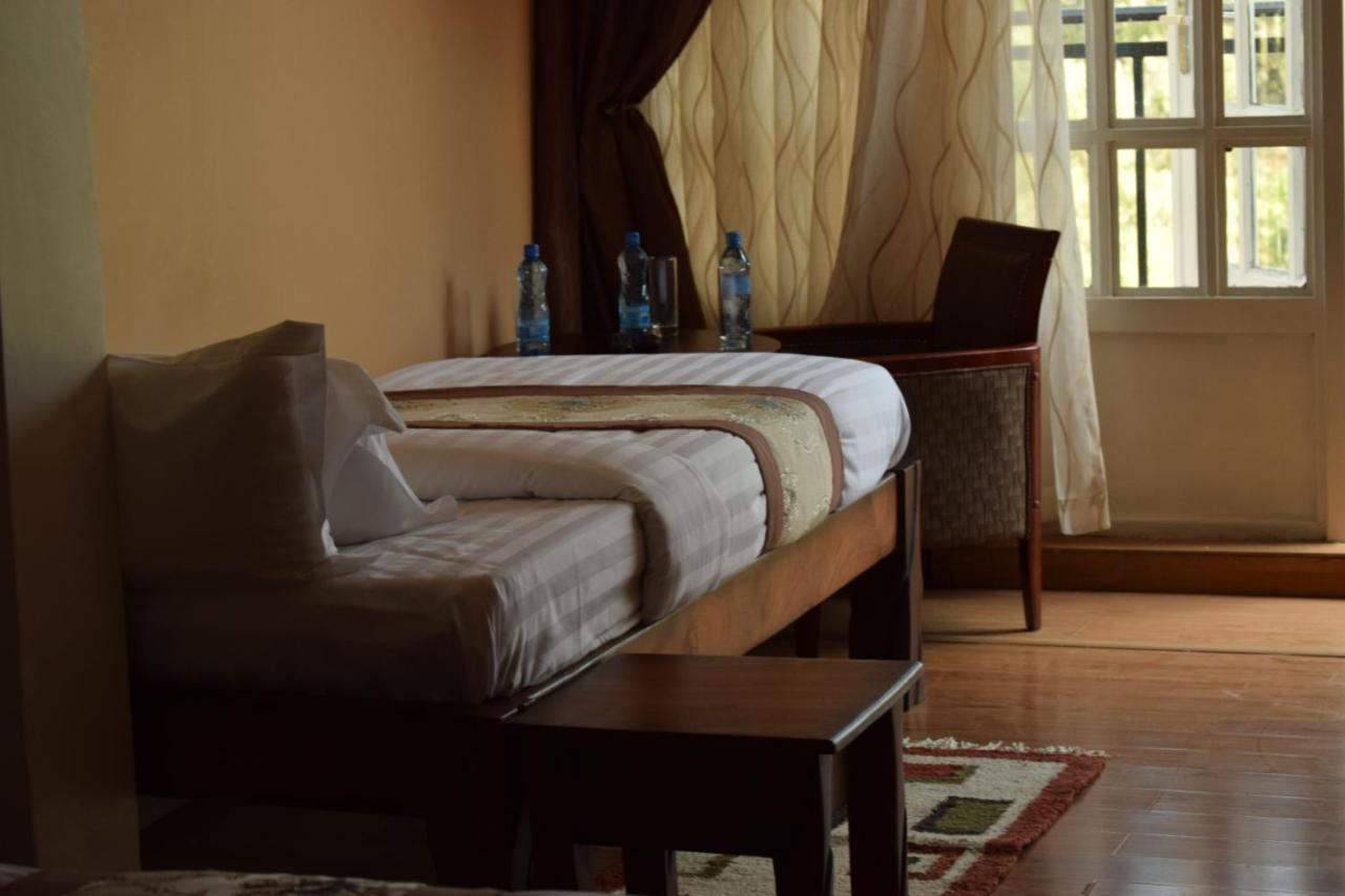 Esikar Gardens Hotel Narok Екстер'єр фото
