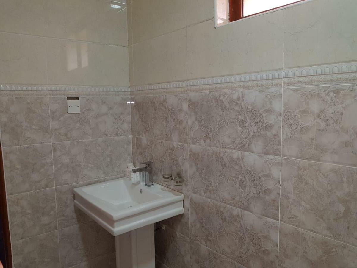Esikar Gardens Hotel Narok Екстер'єр фото